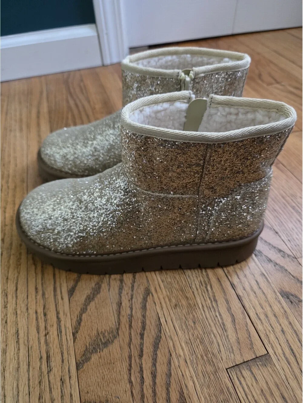 Cat & Jack Honor Faux Shearling Boot In Gold Glitter Size 4Y